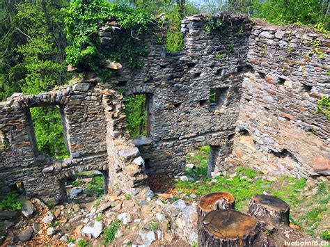 The ruins of the Prada's village .